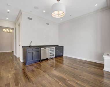 105 W Chestnut Street - Photo Thumbnail 27