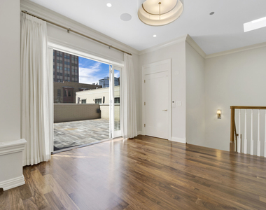 105 W Chestnut Street - Photo Thumbnail 31