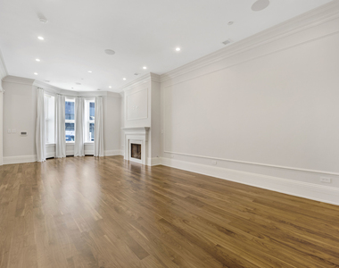 105 W Chestnut Street - Photo Thumbnail 2