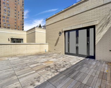 105 W Chestnut Street - Photo Thumbnail 30