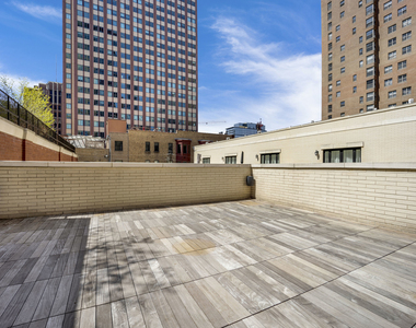 105 W Chestnut Street - Photo Thumbnail 34