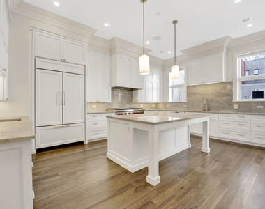 105 W Chestnut Street - Photo Thumbnail 4