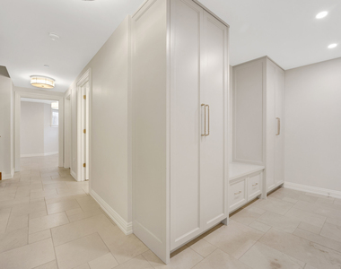 105 W Chestnut Street - Photo Thumbnail 19