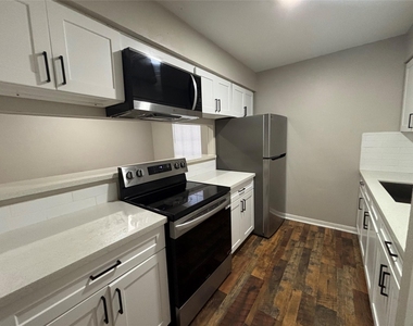 910 7th Avenue N - Photo Thumbnail 5