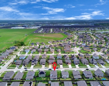 2918 Silverhorn Lane - Photo Thumbnail 6