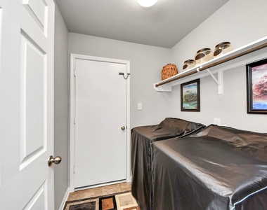 2918 Silverhorn Lane - Photo Thumbnail 22