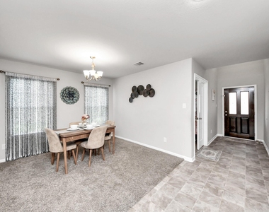 2918 Silverhorn Lane - Photo Thumbnail 11