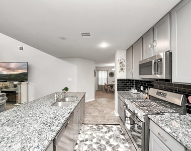 2918 Silverhorn Lane - Photo Thumbnail 18