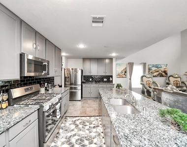 2918 Silverhorn Lane - Photo Thumbnail 16