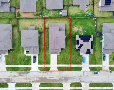 2918 Silverhorn Lane - Photo Thumbnail 4