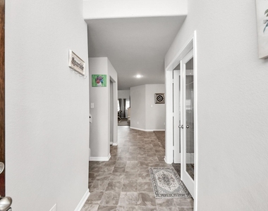 2918 Silverhorn Lane - Photo Thumbnail 10