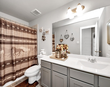 2918 Silverhorn Lane - Photo Thumbnail 38