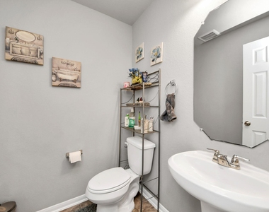 2918 Silverhorn Lane - Photo Thumbnail 14