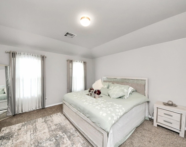 2918 Silverhorn Lane - Photo Thumbnail 29
