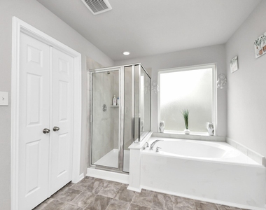 2918 Silverhorn Lane - Photo Thumbnail 33
