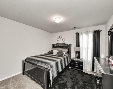 2918 Silverhorn Lane - Photo Thumbnail 36