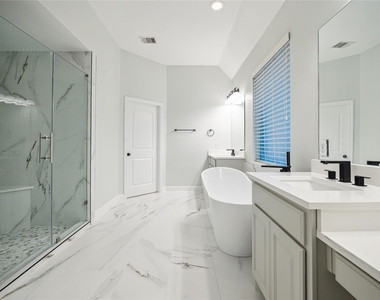 226 Jade Pointe - Photo Thumbnail 15