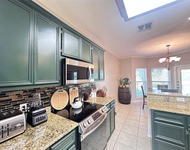 6321 Oso Parkway - Photo Thumbnail 17