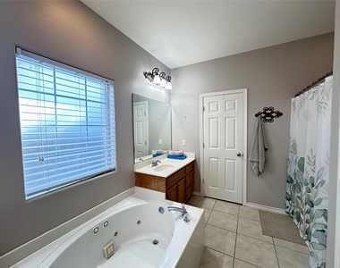 6321 Oso Parkway - Photo Thumbnail 24
