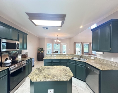 6321 Oso Parkway - Photo Thumbnail 14