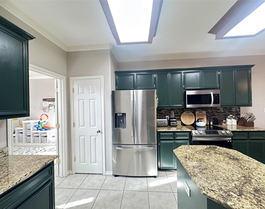 6321 Oso Parkway - Photo Thumbnail 13
