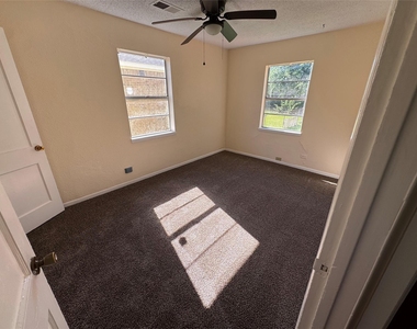 909 14th Avenue N - Photo Thumbnail 3