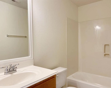 20707 Fair Castle Drive - Photo Thumbnail 11