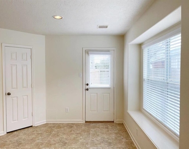 20707 Fair Castle Drive - Photo Thumbnail 5