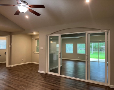 304 S Shadowbend Avenue - Photo Thumbnail 6