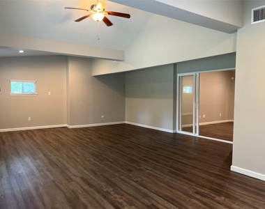 304 S Shadowbend Avenue - Photo Thumbnail 15