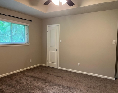 304 S Shadowbend Avenue - Photo Thumbnail 22