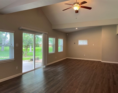 304 S Shadowbend Avenue - Photo Thumbnail 13