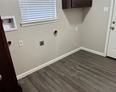 304 S Shadowbend Avenue - Photo Thumbnail 32