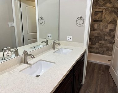 304 S Shadowbend Avenue - Photo Thumbnail 24