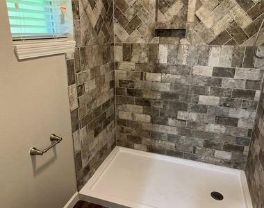 304 S Shadowbend Avenue - Photo Thumbnail 25