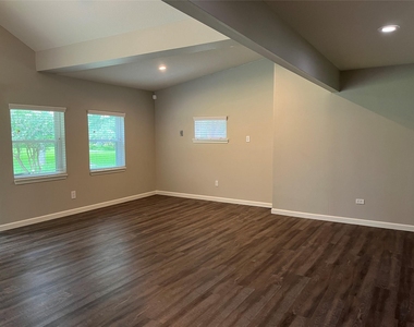 304 S Shadowbend Avenue - Photo Thumbnail 16