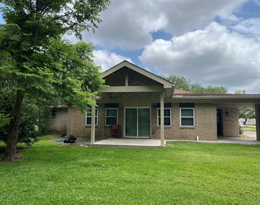 304 S Shadowbend Avenue - Photo Thumbnail 2