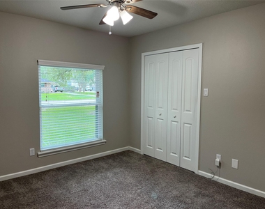 304 S Shadowbend Avenue - Photo Thumbnail 31