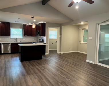 304 S Shadowbend Avenue - Photo Thumbnail 3