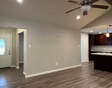 304 S Shadowbend Avenue - Photo Thumbnail 19