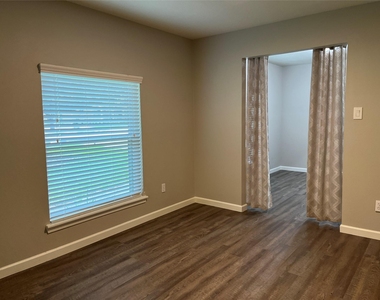 304 S Shadowbend Avenue - Photo Thumbnail 20