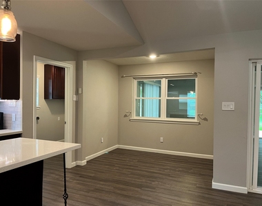 304 S Shadowbend Avenue - Photo Thumbnail 11