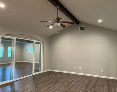 304 S Shadowbend Avenue - Photo Thumbnail 5