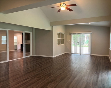 304 S Shadowbend Avenue - Photo Thumbnail 17