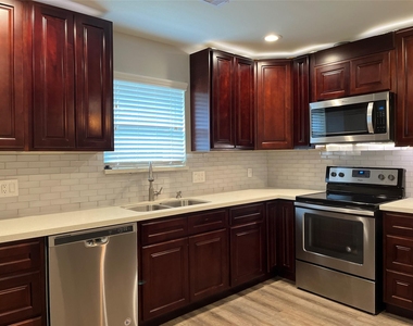 304 S Shadowbend Avenue - Photo Thumbnail 4