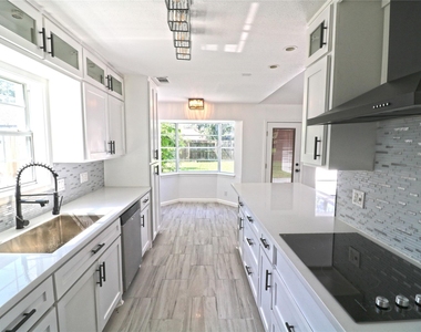 9211 Blankenship Drive - Photo Thumbnail 8