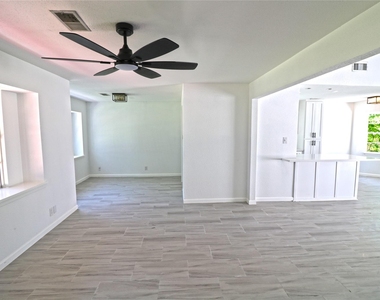 9211 Blankenship Drive - Photo Thumbnail 4