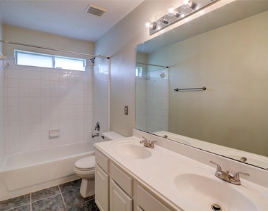 3323 Pioneer Bend Lane - Photo Thumbnail 17
