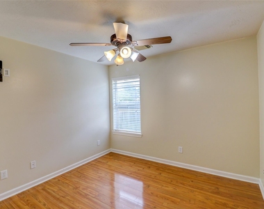 3323 Pioneer Bend Lane - Photo Thumbnail 18