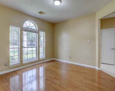 3323 Pioneer Bend Lane - Photo Thumbnail 4